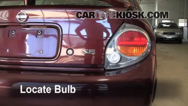 2002 Nissan Maxima GLE 3.5L V6 Éclairage Feux de marche arrière (remplacer une ampoule)